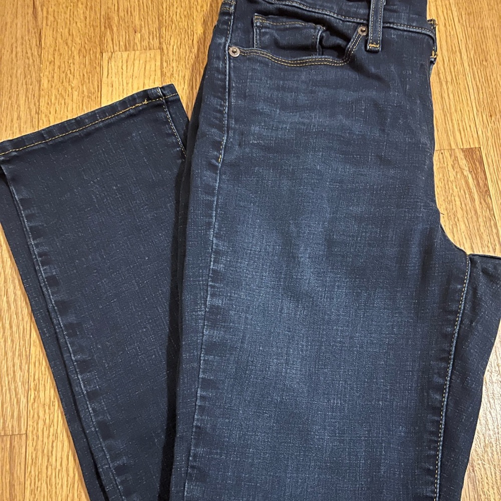 Levi’s woman’s jeans dark blue size 6